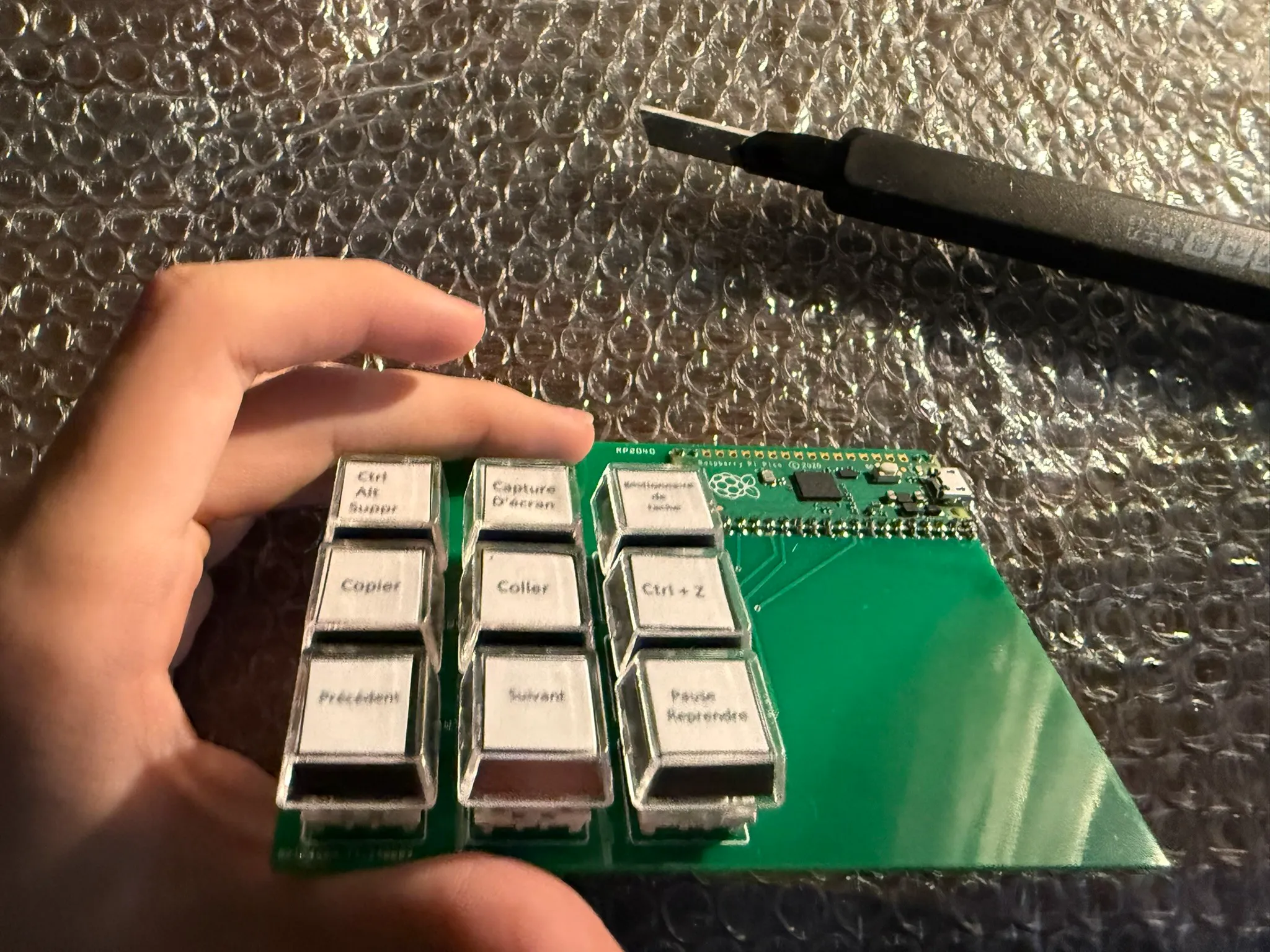Assemblage du PCB : soudure des switchs mécaniques et du Raspberry Pi Pico
