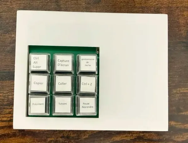 MacroPad assemblé, pavé de 9 touches avec son boîtier imprimé en 3D